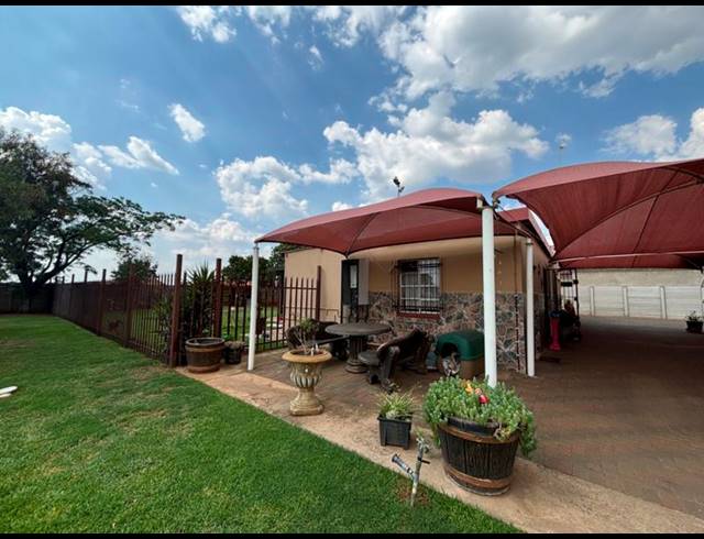 6 BEDROOM HOUSE FOR SALE IN RIVERSDALE
